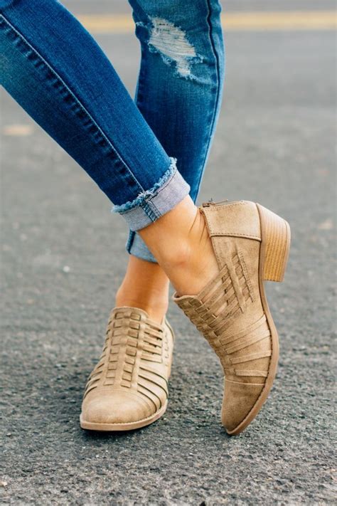 comfy stylish walking shoes women.